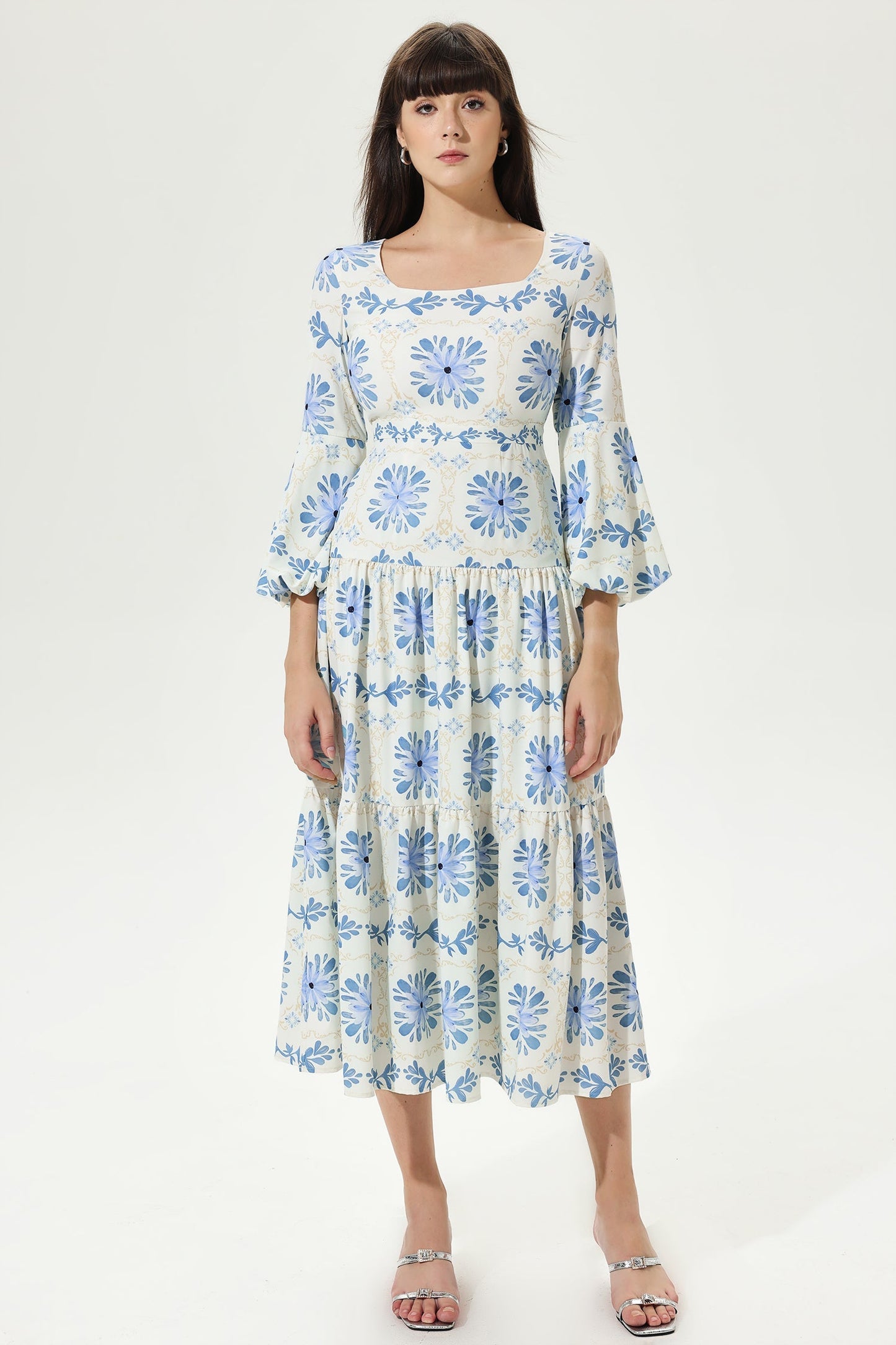 Gracefully Styled Dress for Any Occasion