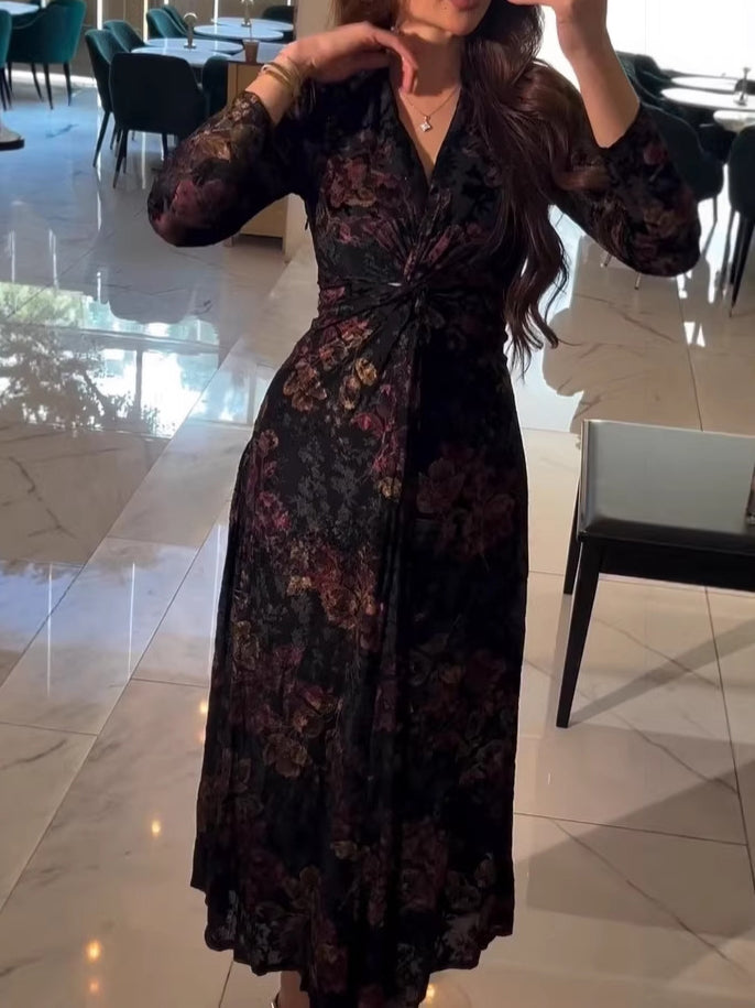 Well Tailored Dress with a Graceful Silhouette