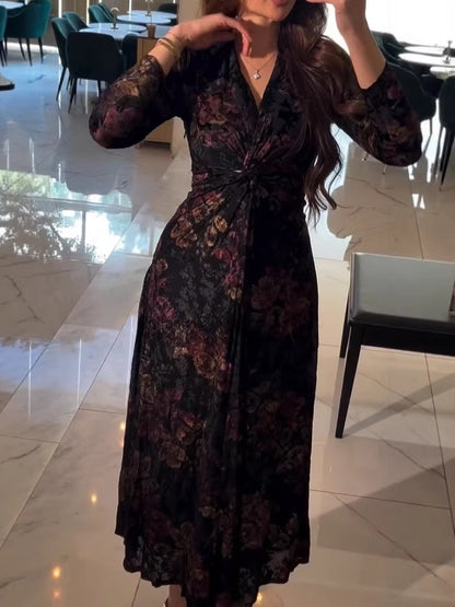Well Tailored Dress with a Graceful Silhouette