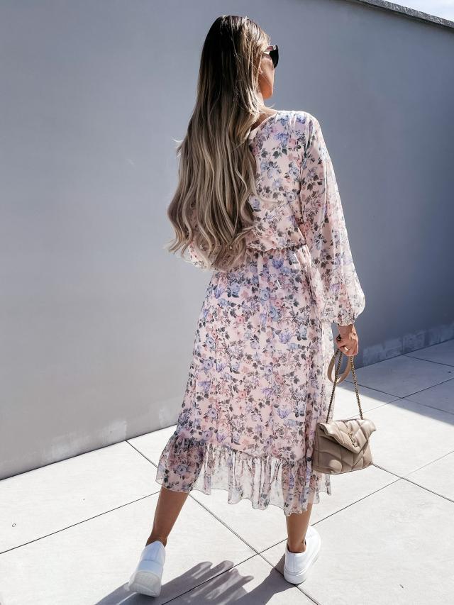 Effortlessly Elegant Dress with a Timeless Design