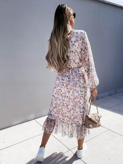 Effortlessly Elegant Dress with a Timeless Design