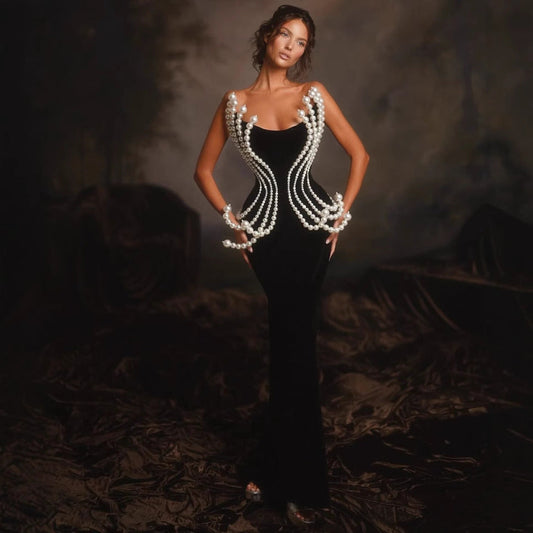 Beautifully Finished Dress in a Timeless Design