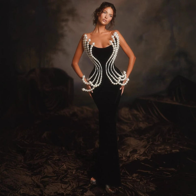 Beautifully Finished Dress in a Timeless Design