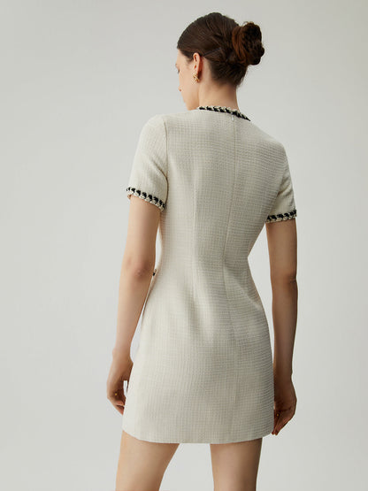 Effortlessly Elegant Dress with a Timeless Design