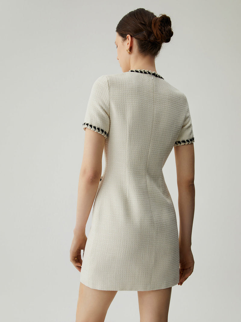 Effortlessly Elegant Dress with a Timeless Design