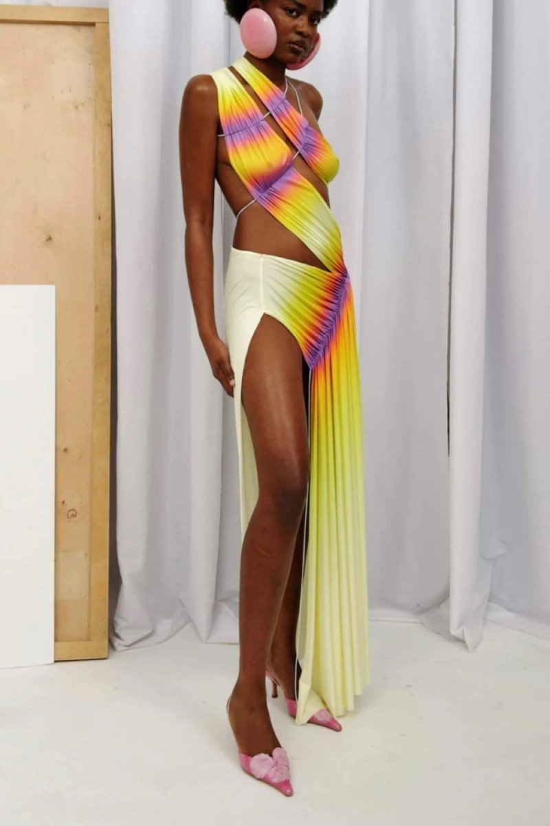 Well Tailored Dress with a Graceful Silhouette