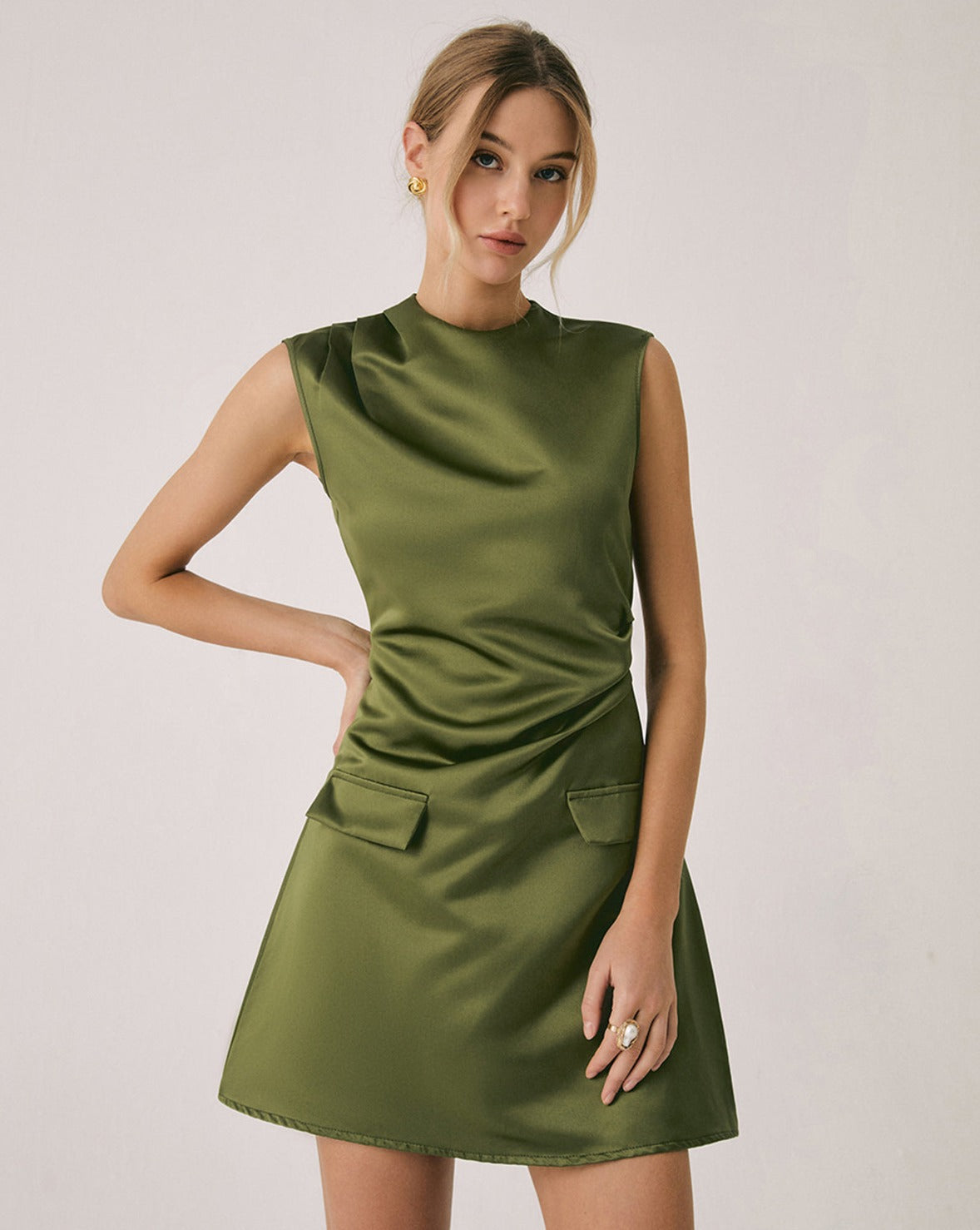 Well Tailored Dress with a Graceful Silhouette