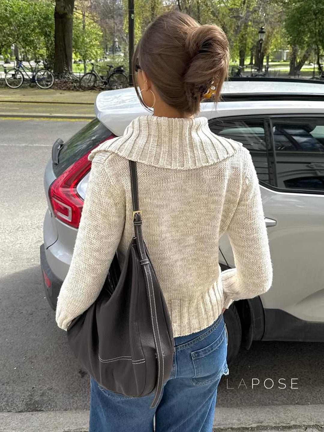 Effortlessly Elegant Sweater with a Timeless Design