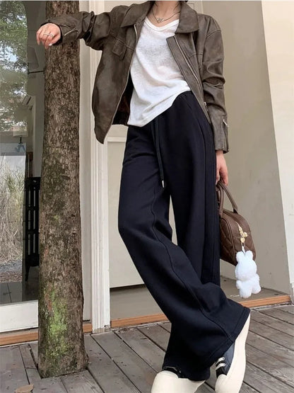 Effortlessly Elegant Pants with a Timeless Design