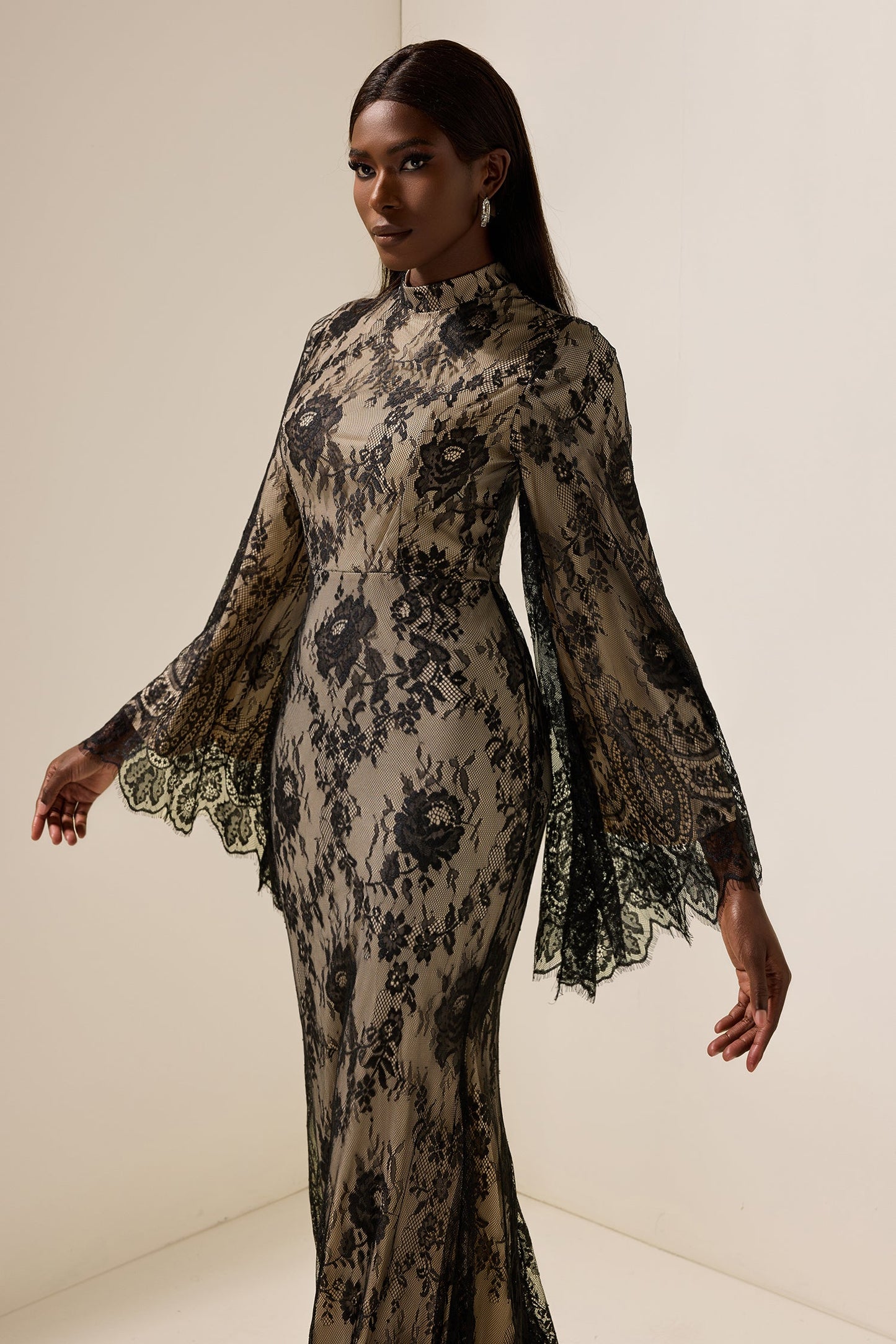 Effortlessly Elegant Dress with a Timeless Design