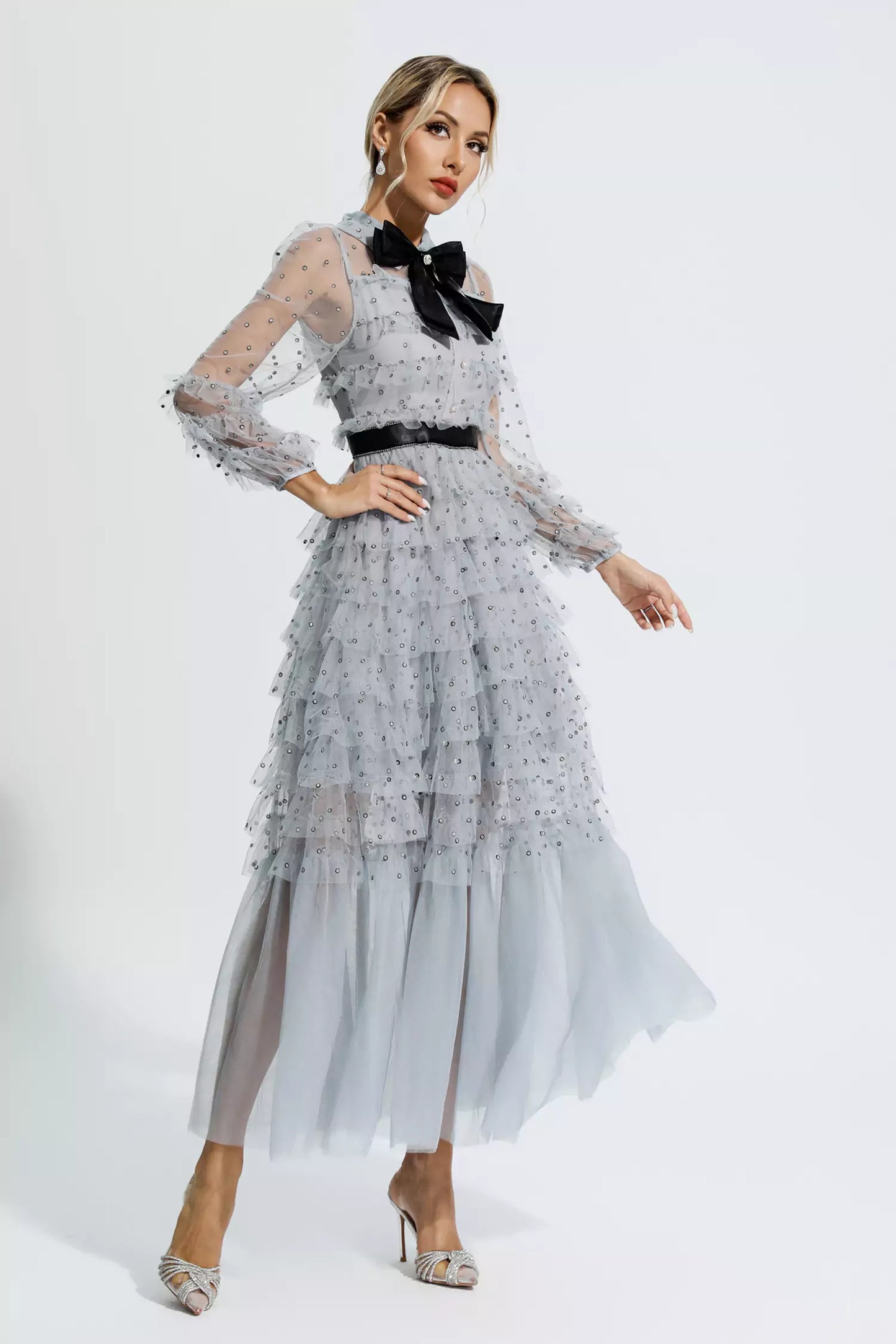Well Tailored Dress with a Graceful Silhouette