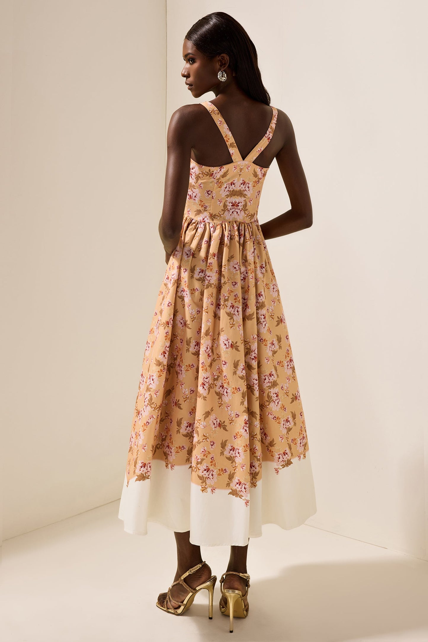 Gracefully Styled Dress for Any Occasion