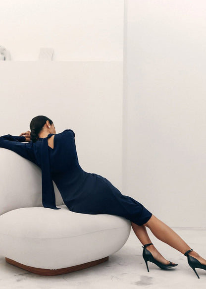 Beautifully Finished Dress in a Timeless Design