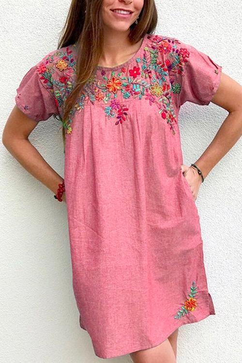 Classic Vintage Dress with a Flattering Fit