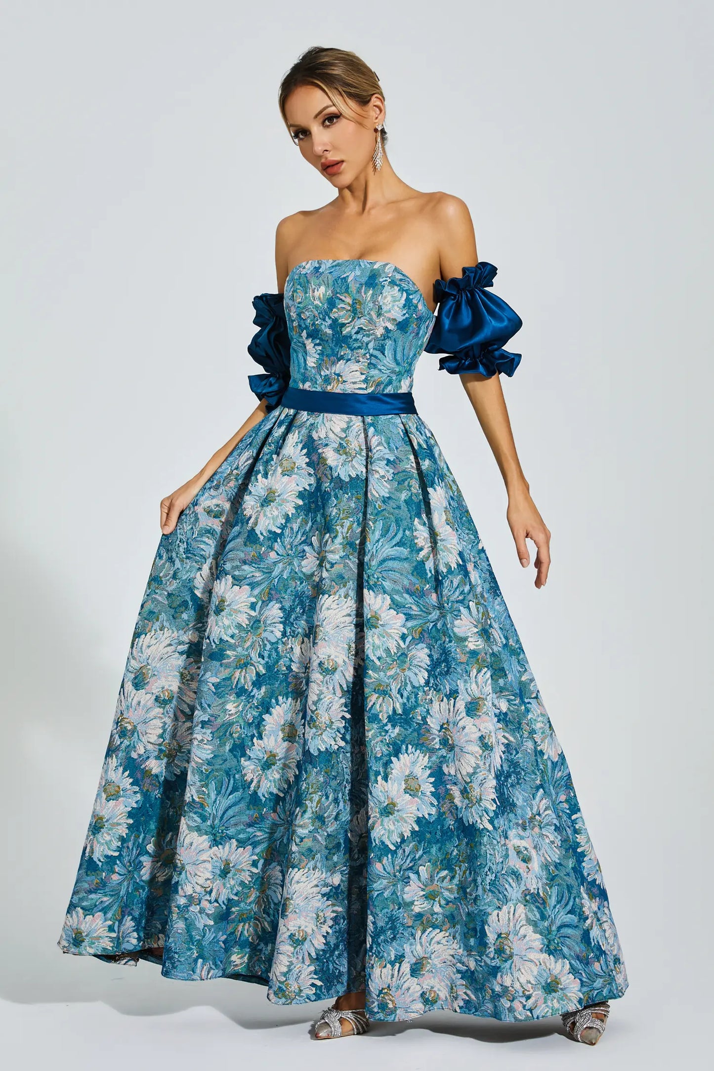 Classic Vintage Dress with a Flattering Fit