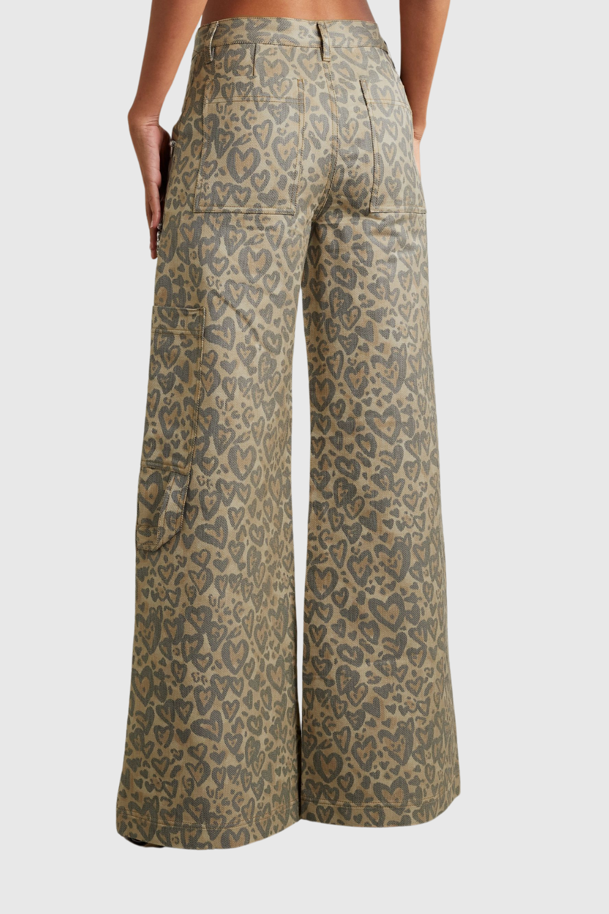 Effortlessly Elegant Garment with a Timeless Design