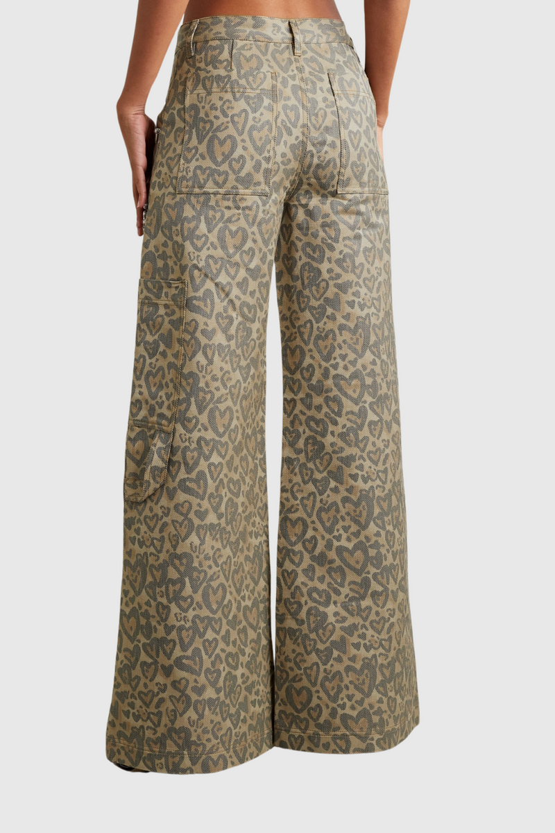 Effortlessly Elegant Garment with a Timeless Design
