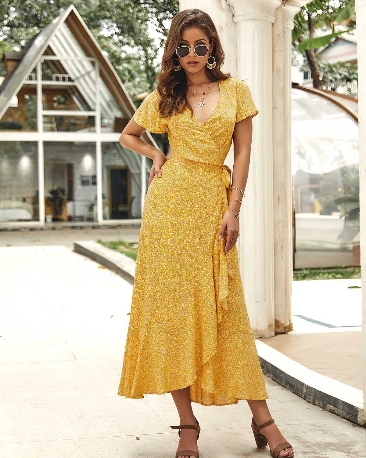 Beautifully Finished Dress in a Timeless Design