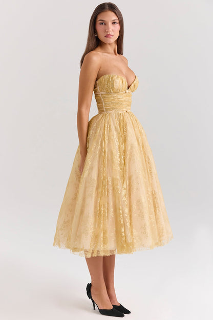 Effortlessly Elegant Dress with a Timeless Design
