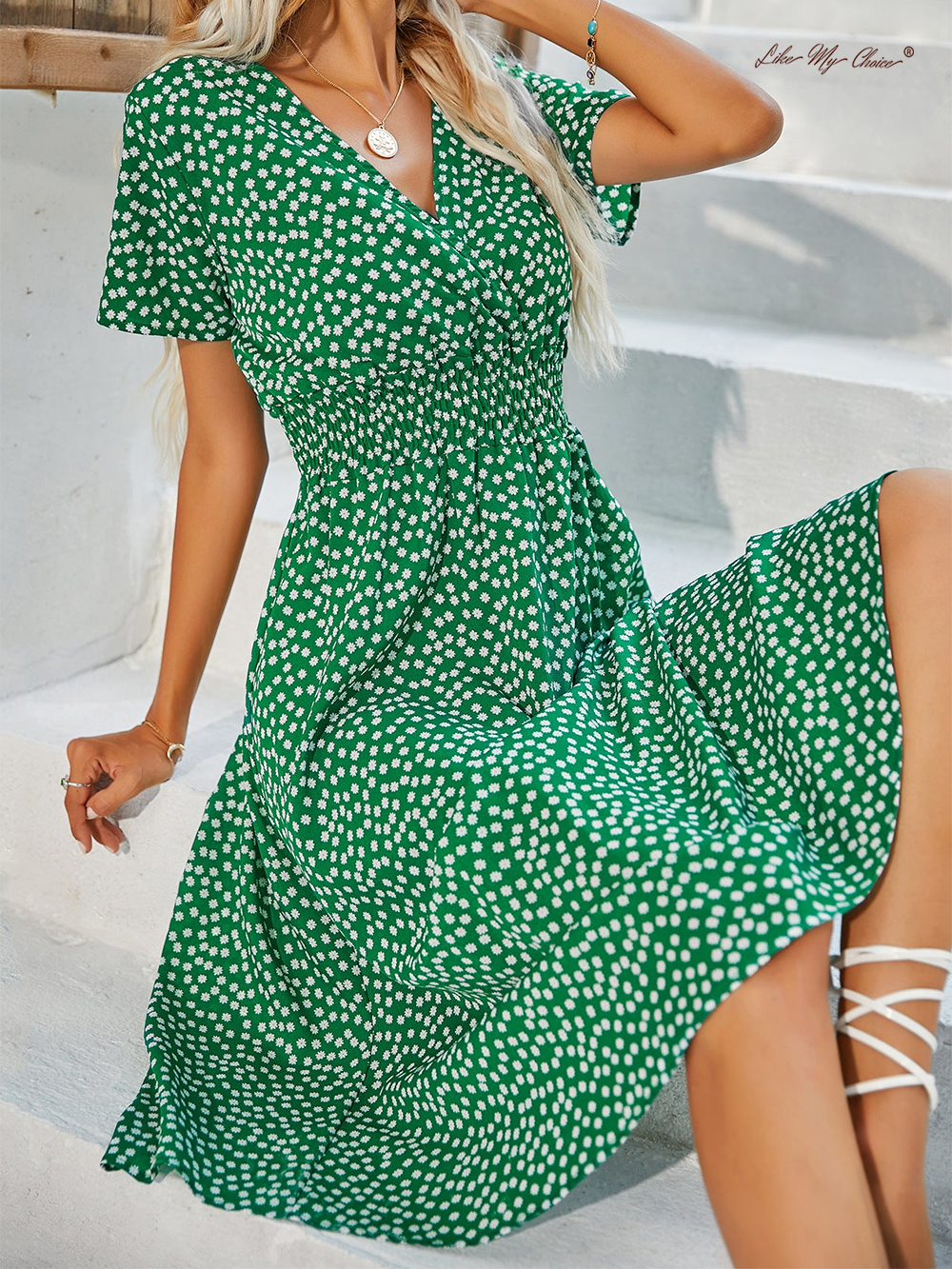 Beautifully Crafted Dress in a Classic Style