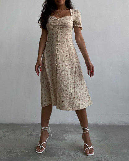 Well Tailored Dress with a Graceful Silhouette