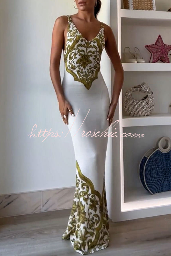 Well Tailored Dress with a Graceful Silhouette