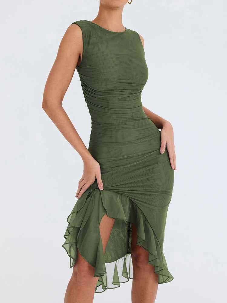Well Tailored Dress with a Graceful Silhouette