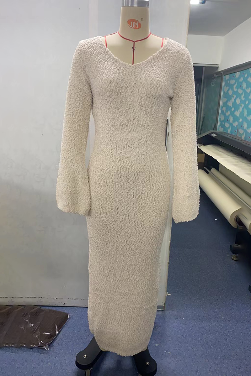 Beautifully Finished Dress in a Timeless Design