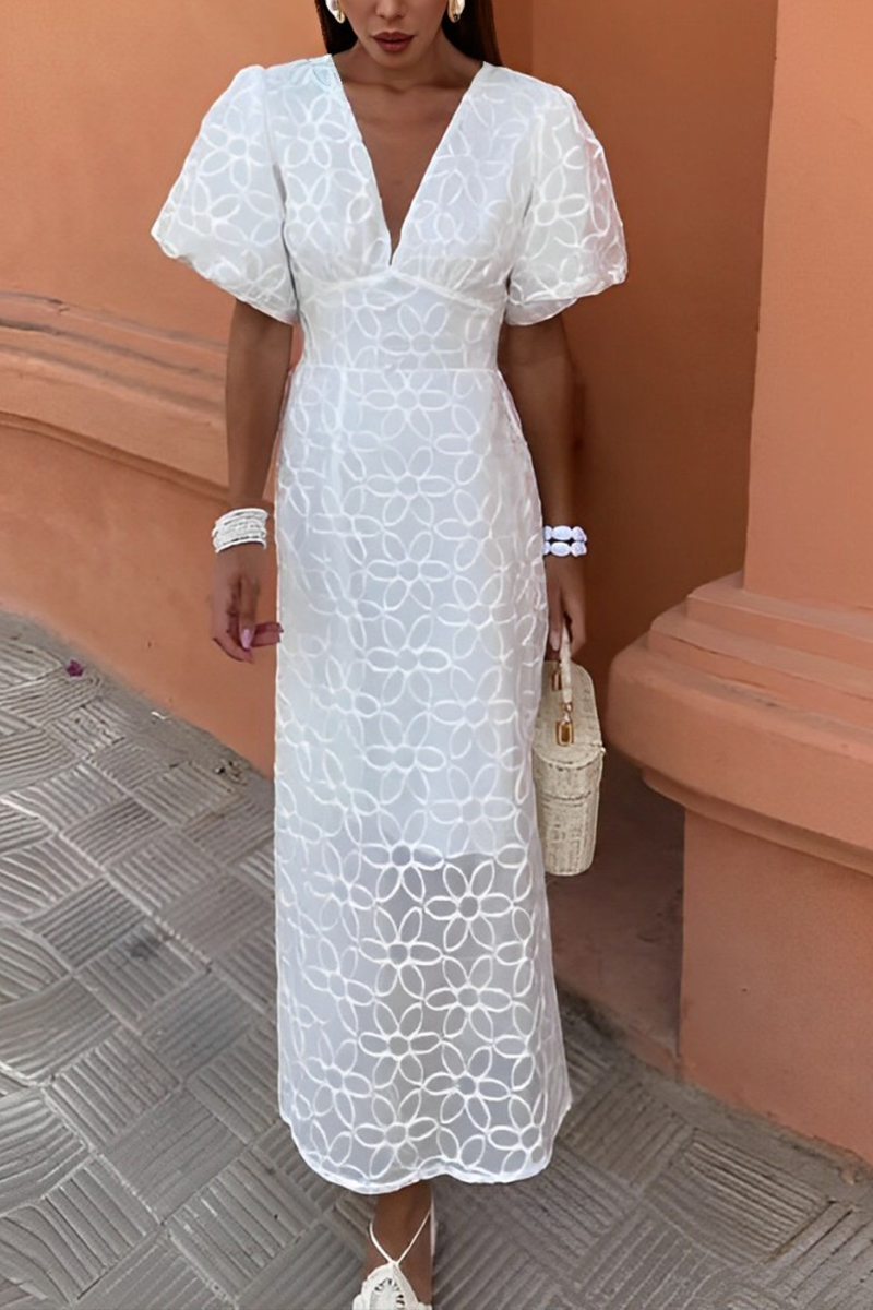 Effortlessly Elegant Dress with a Timeless Design