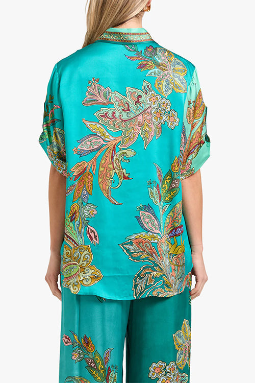 Well Tailored Shirt with a Graceful Silhouette