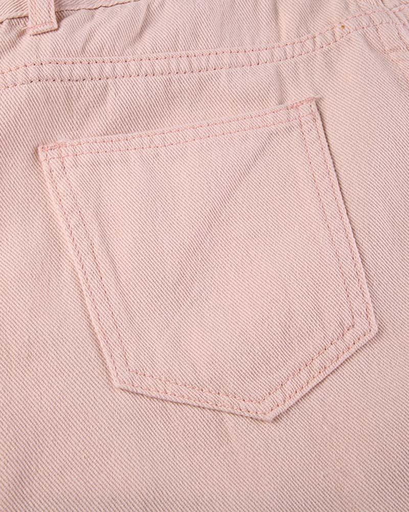 Effortlessly Elegant Pants with a Timeless Design