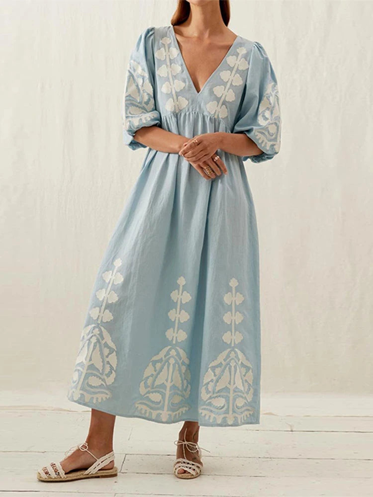 Beautifully Finished Dress in a Timeless Design