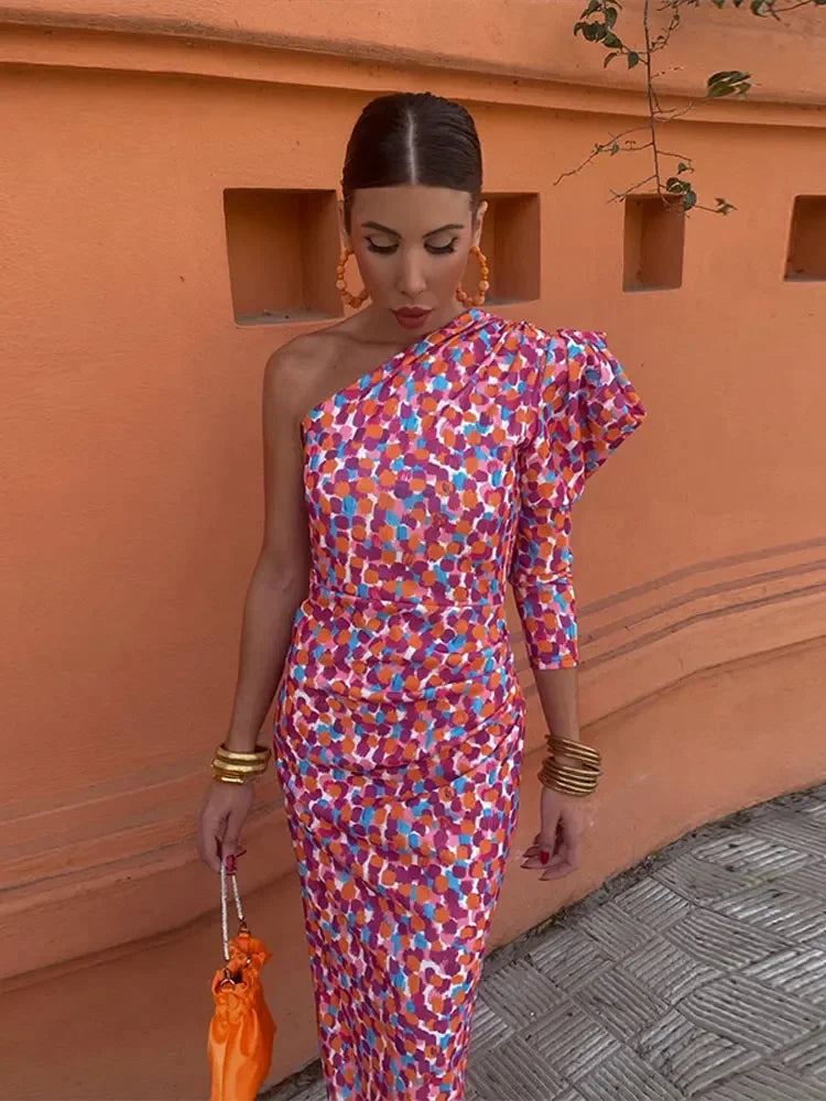Well Tailored Dress with a Graceful Silhouette