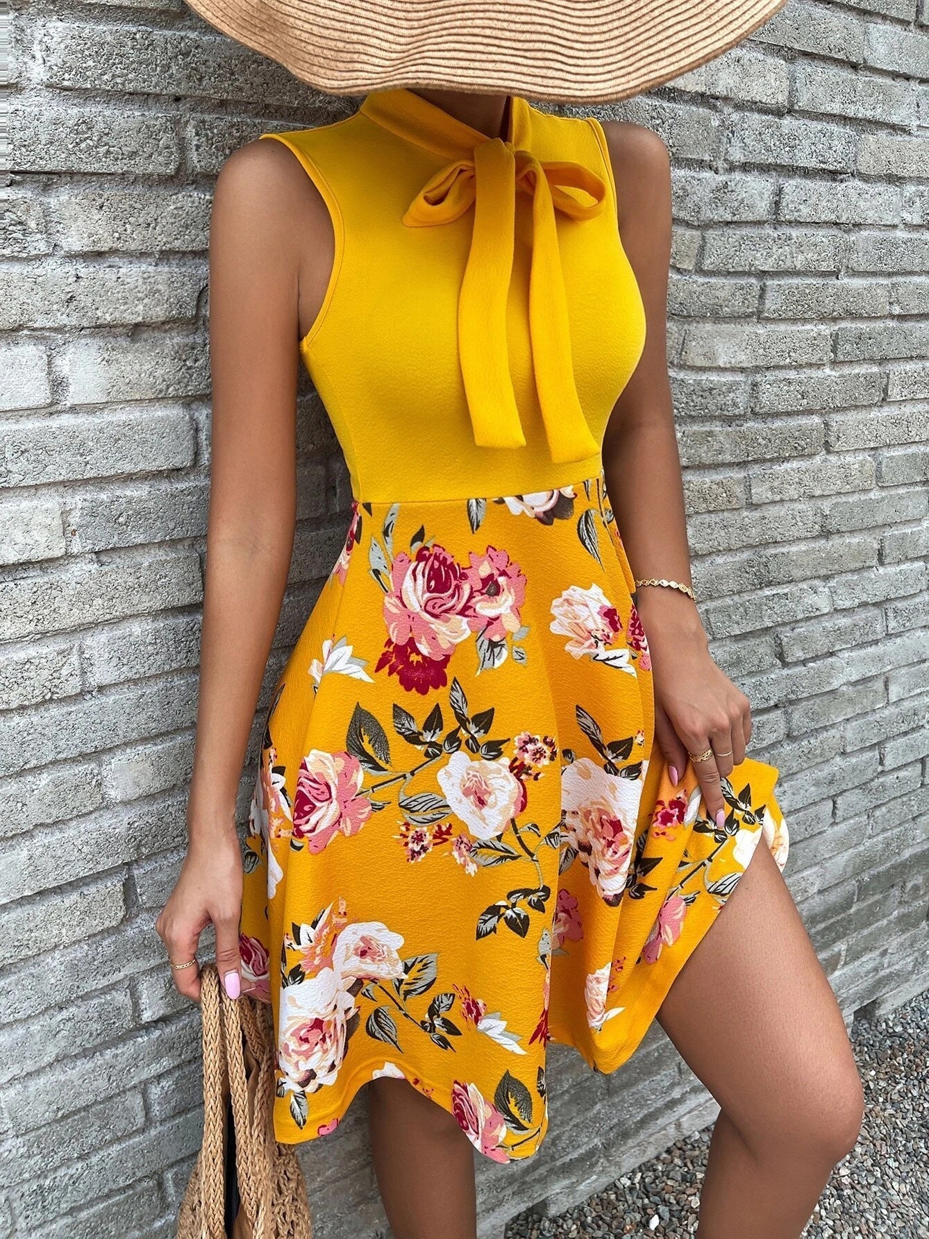 Effortlessly Elegant Dress with a Timeless Design