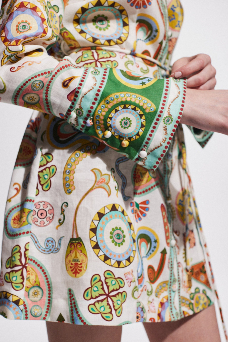 Beautifully Finished Dress in a Timeless Design