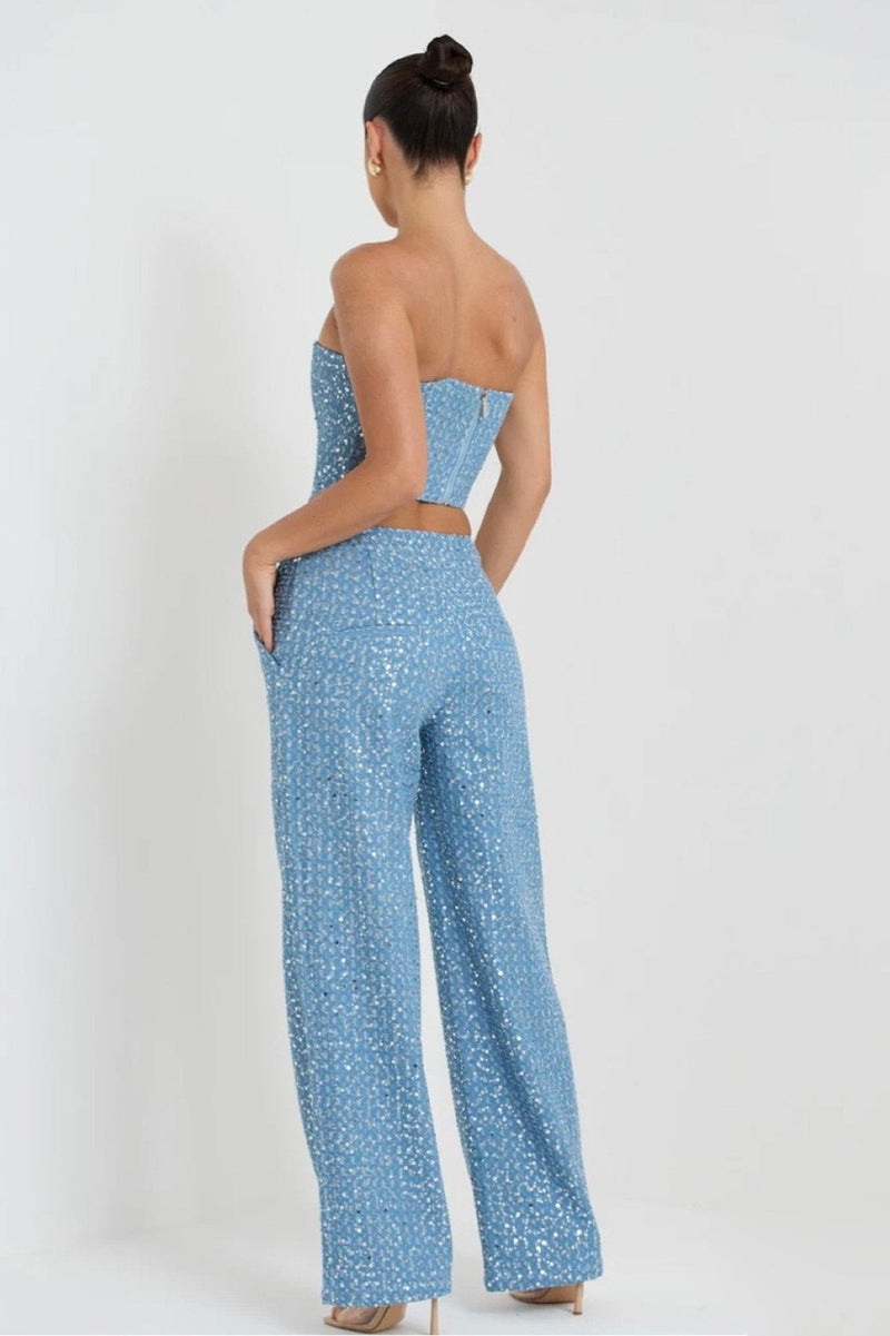 Effortlessly Elegant Pants with a Timeless Design