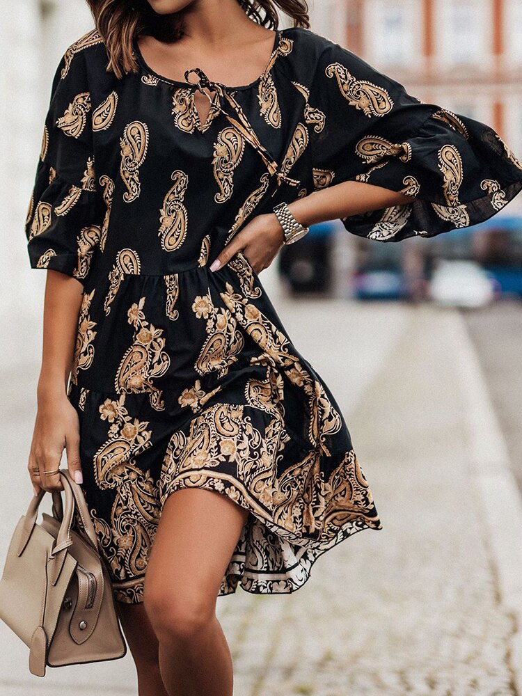 Classic Vintage Dress with a Flattering Fit
