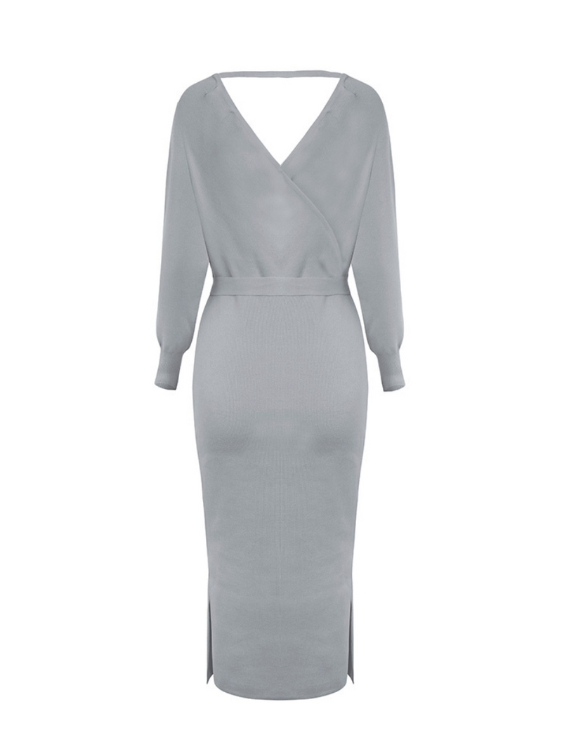 Well Tailored Sweater with a Graceful Silhouette