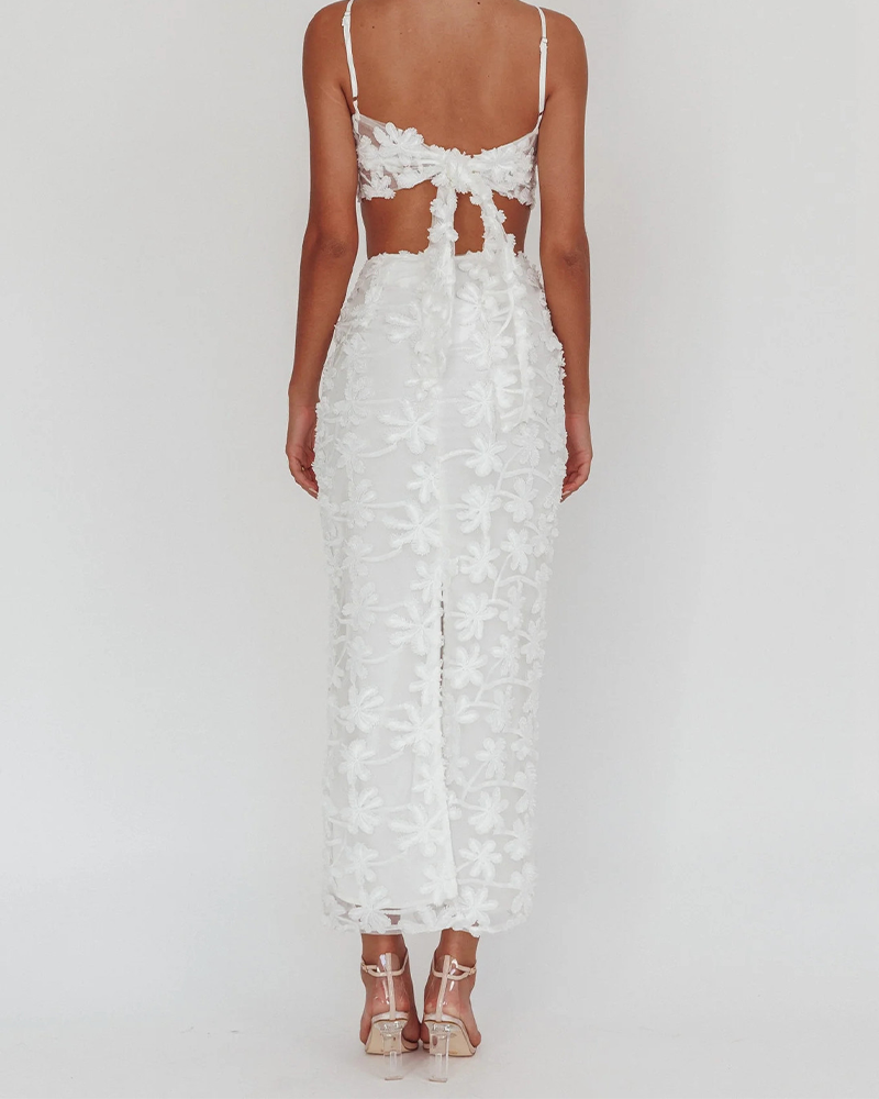 Beautifully Finished Dress in a Timeless Design