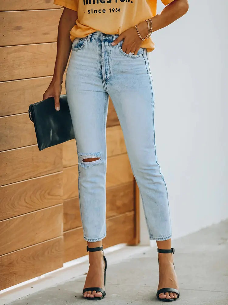 Well Tailored Pants with a Graceful Silhouette