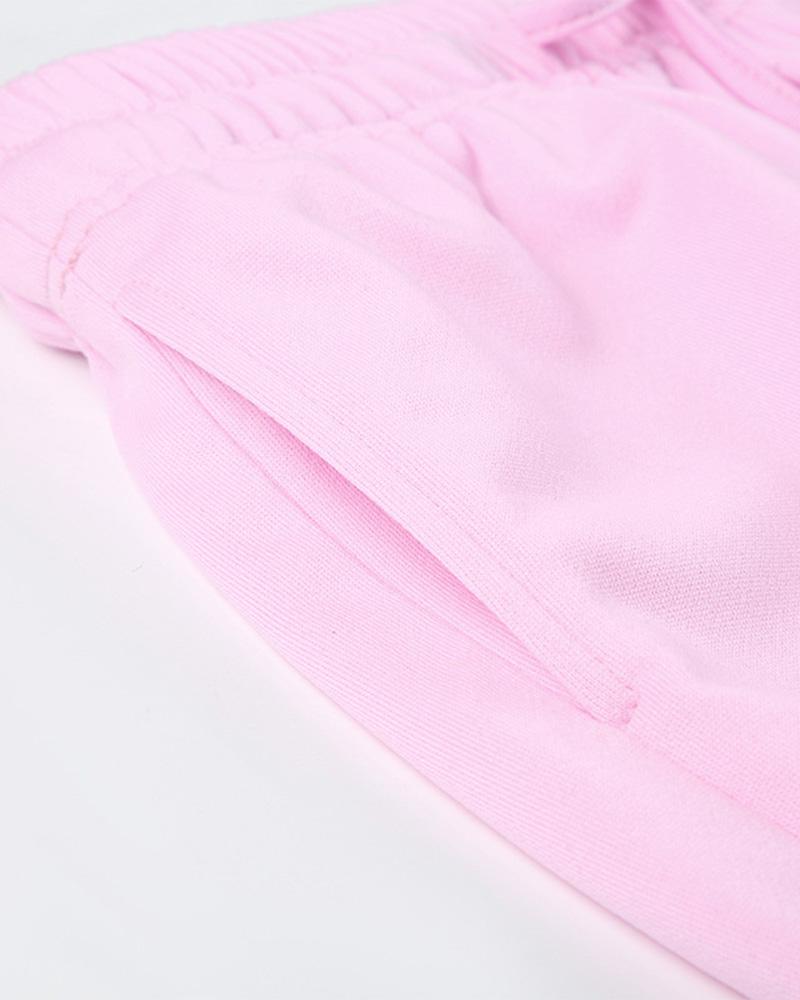 Effortlessly Elegant Pants with a Timeless Design