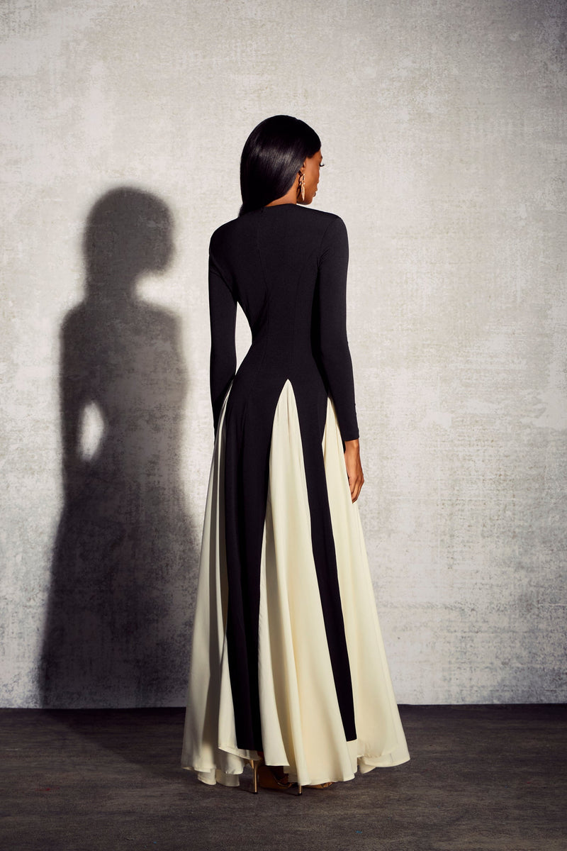 Beautifully Finished Dress in a Timeless Design