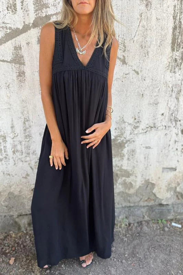Beautifully Finished Dress in a Timeless Design