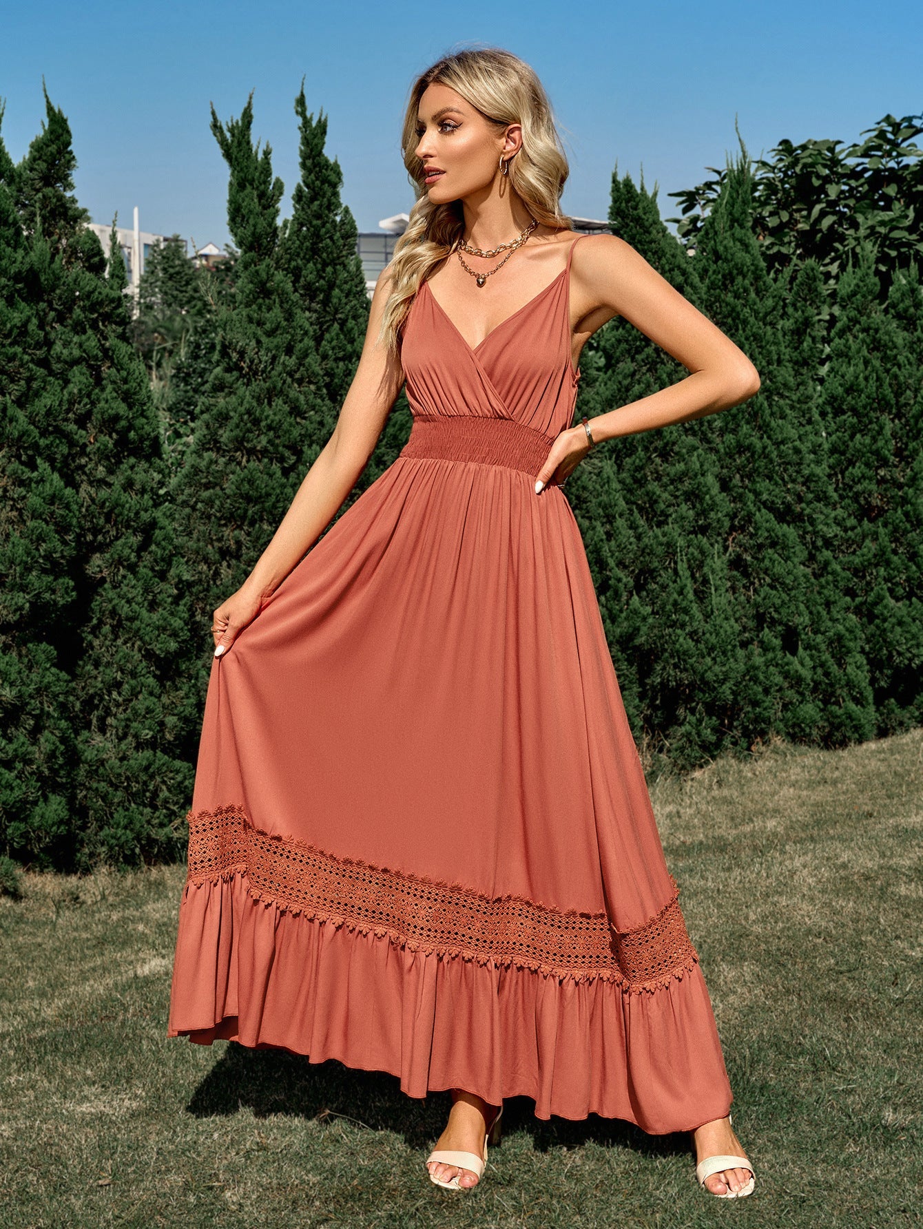 Beautifully Finished Dress in a Timeless Design
