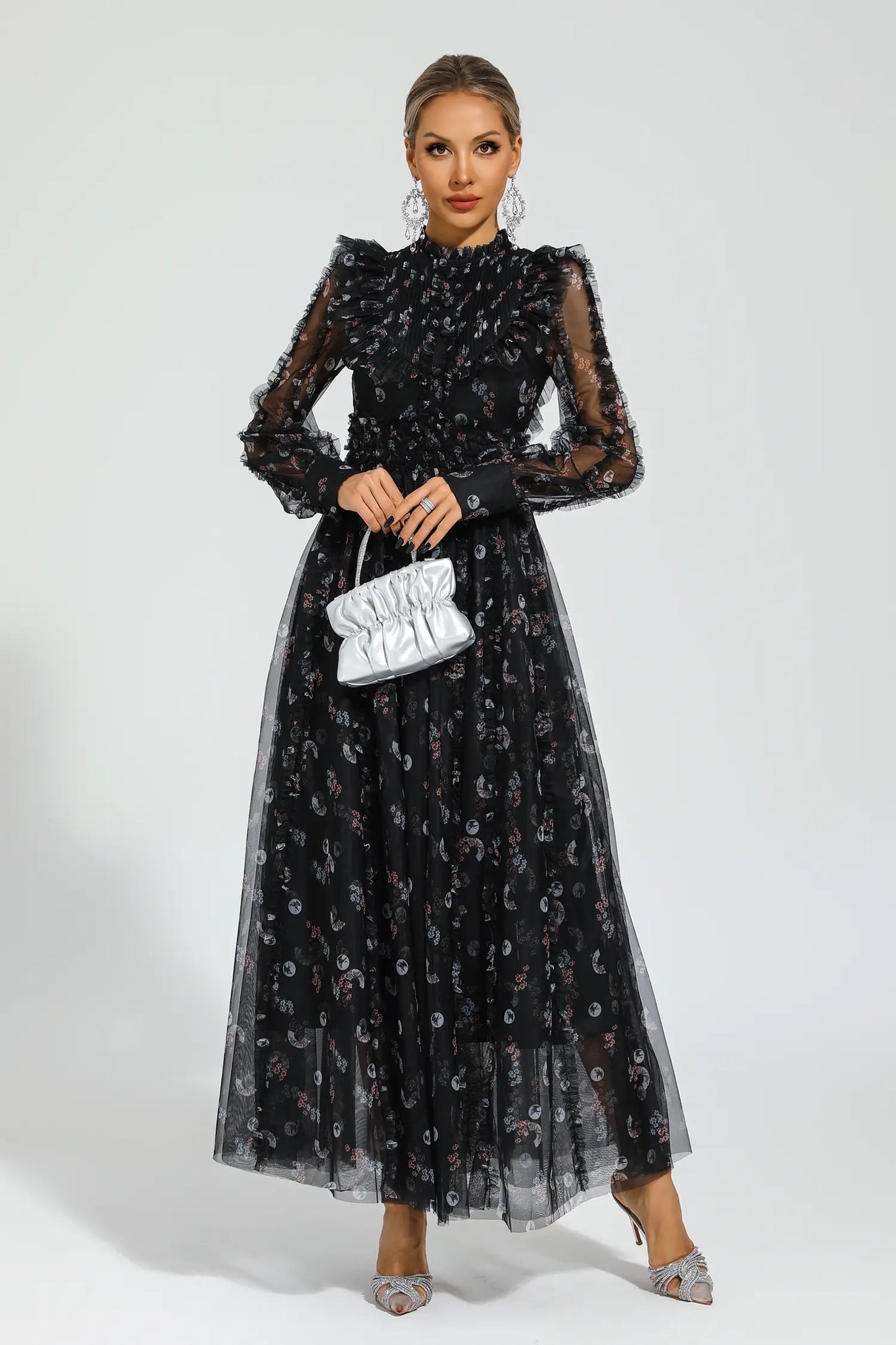 Beautifully Finished Dress in a Timeless Design