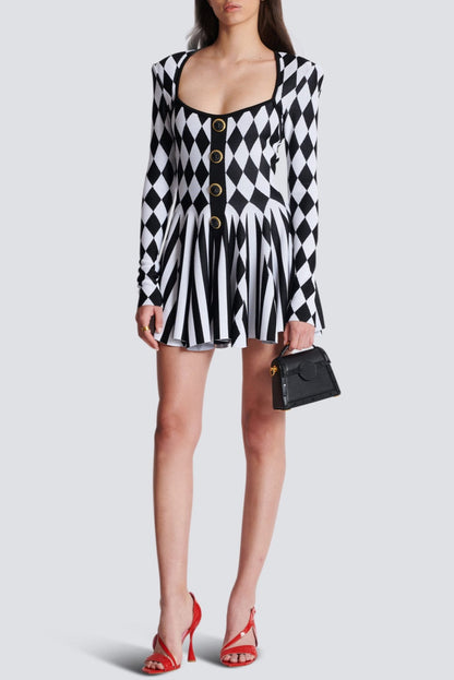 Beautifully Finished Dress in a Timeless Design