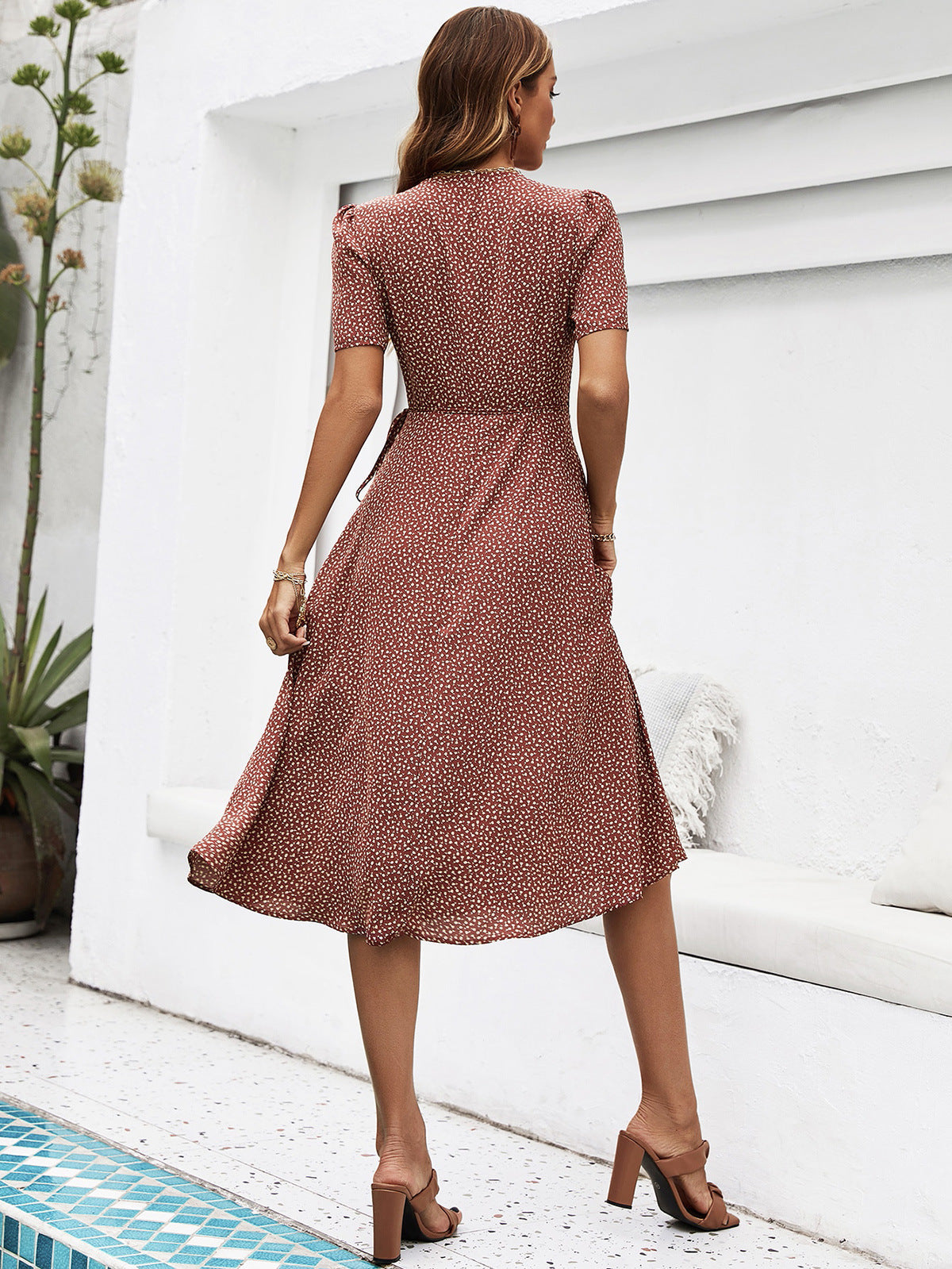 Classic Vintage Dress with a Flattering Fit