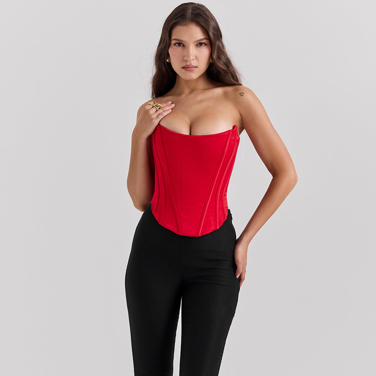 Well Tailored Top with a Graceful Silhouette