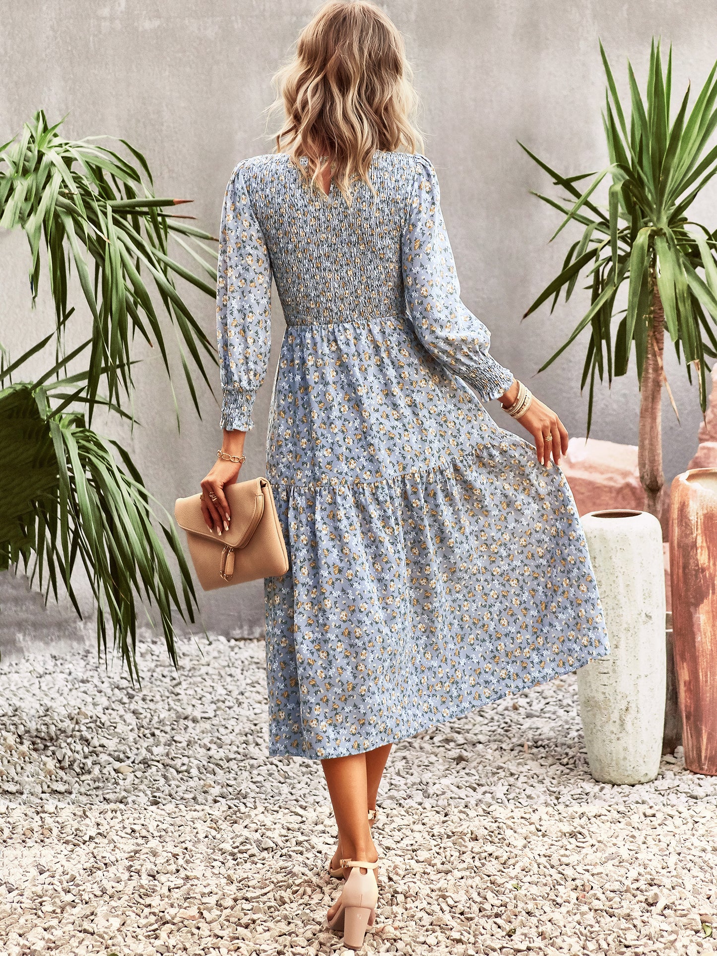 Effortlessly Elegant Dress with a Timeless Design