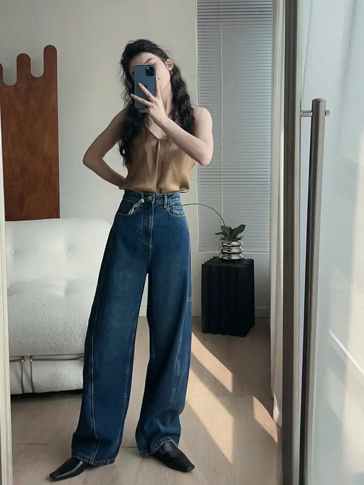 Effortlessly Elegant Pants with a Timeless Design